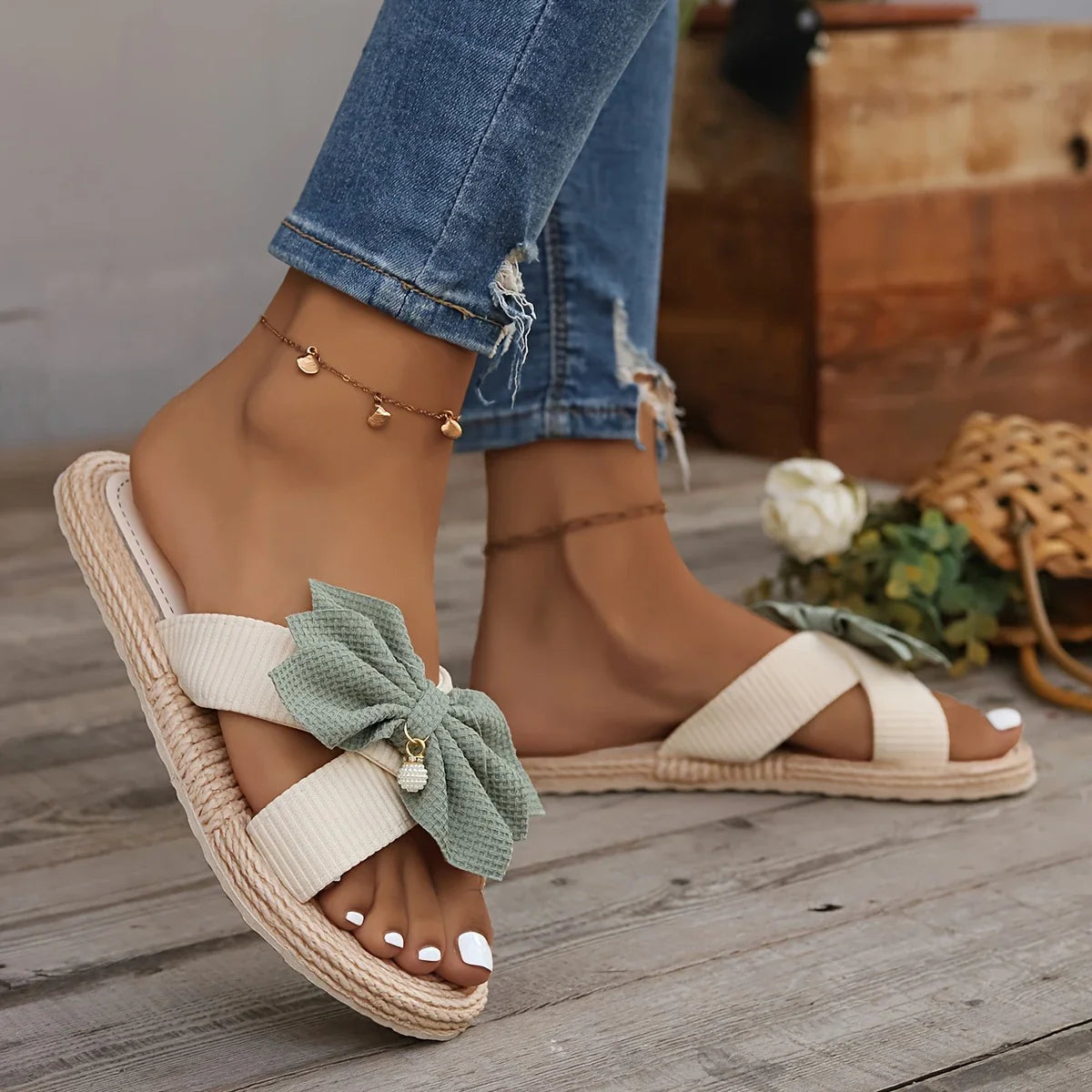 HAZEL - BREATHABLE VINTAGE STYLE SLIDES