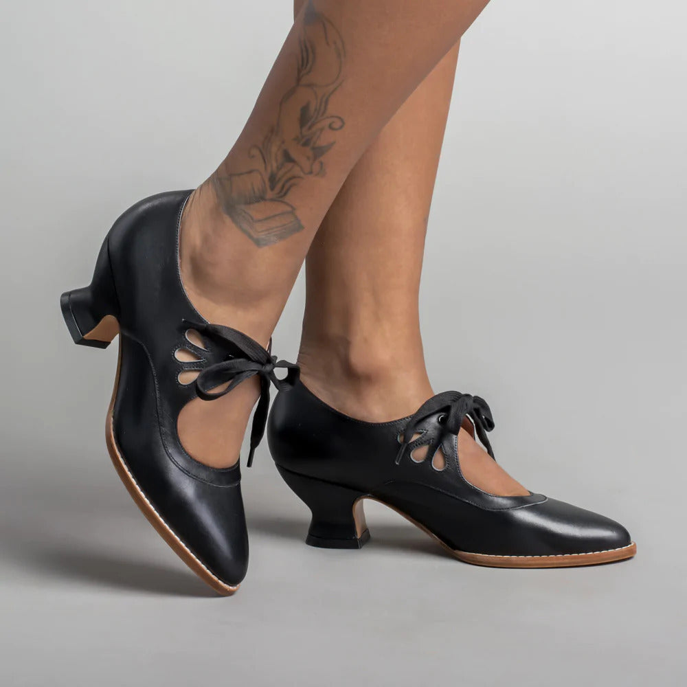 VITTORIA | Retro Hakken met Elegante Veters